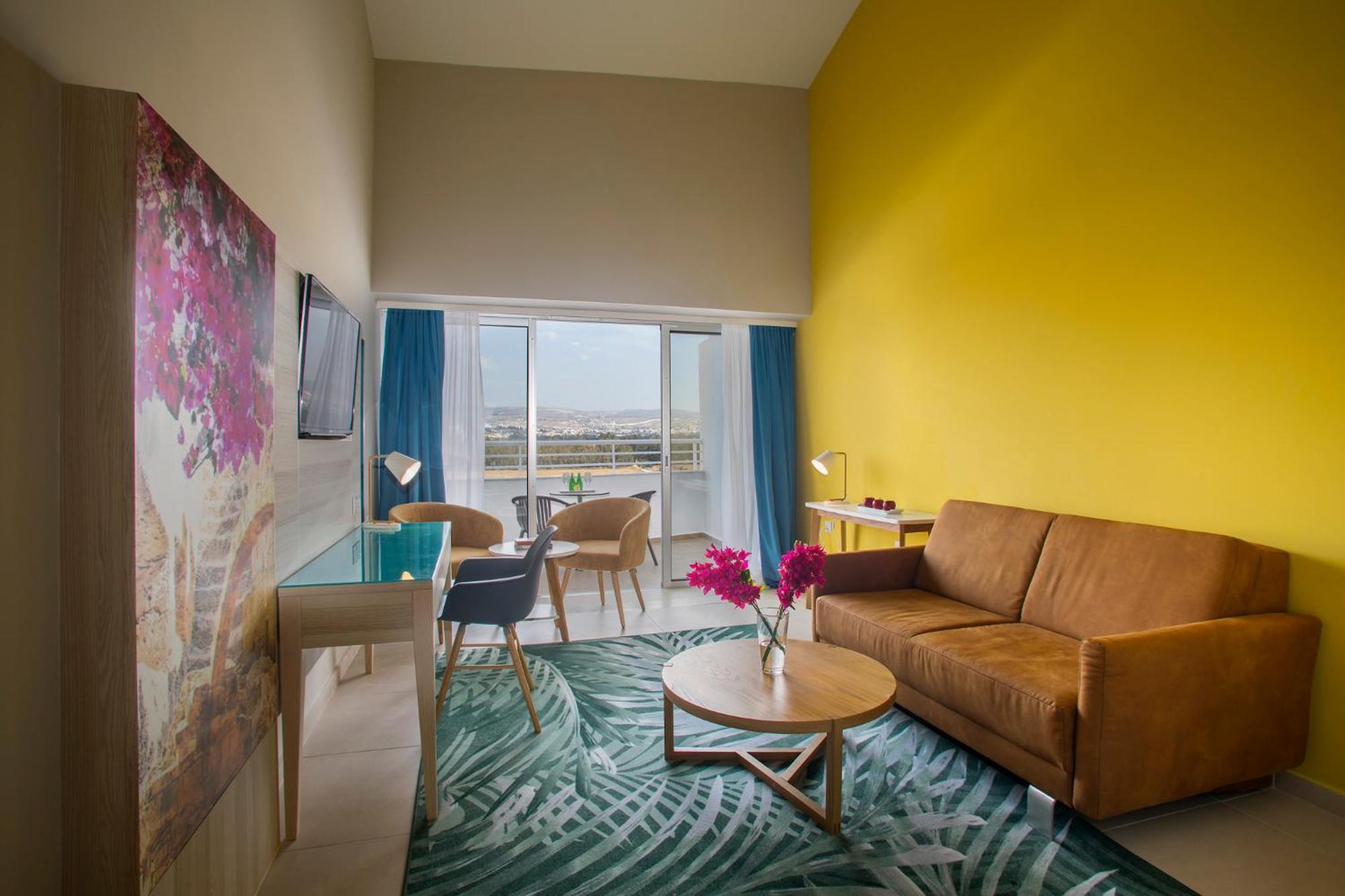 Loft-Zimmer mit Landblick