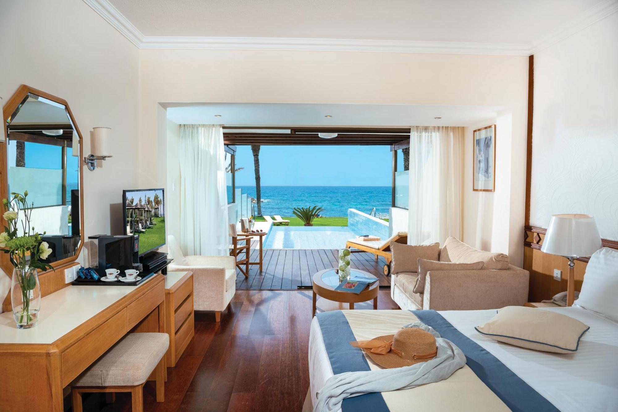 Junior Suite with Sea View and Private Pool