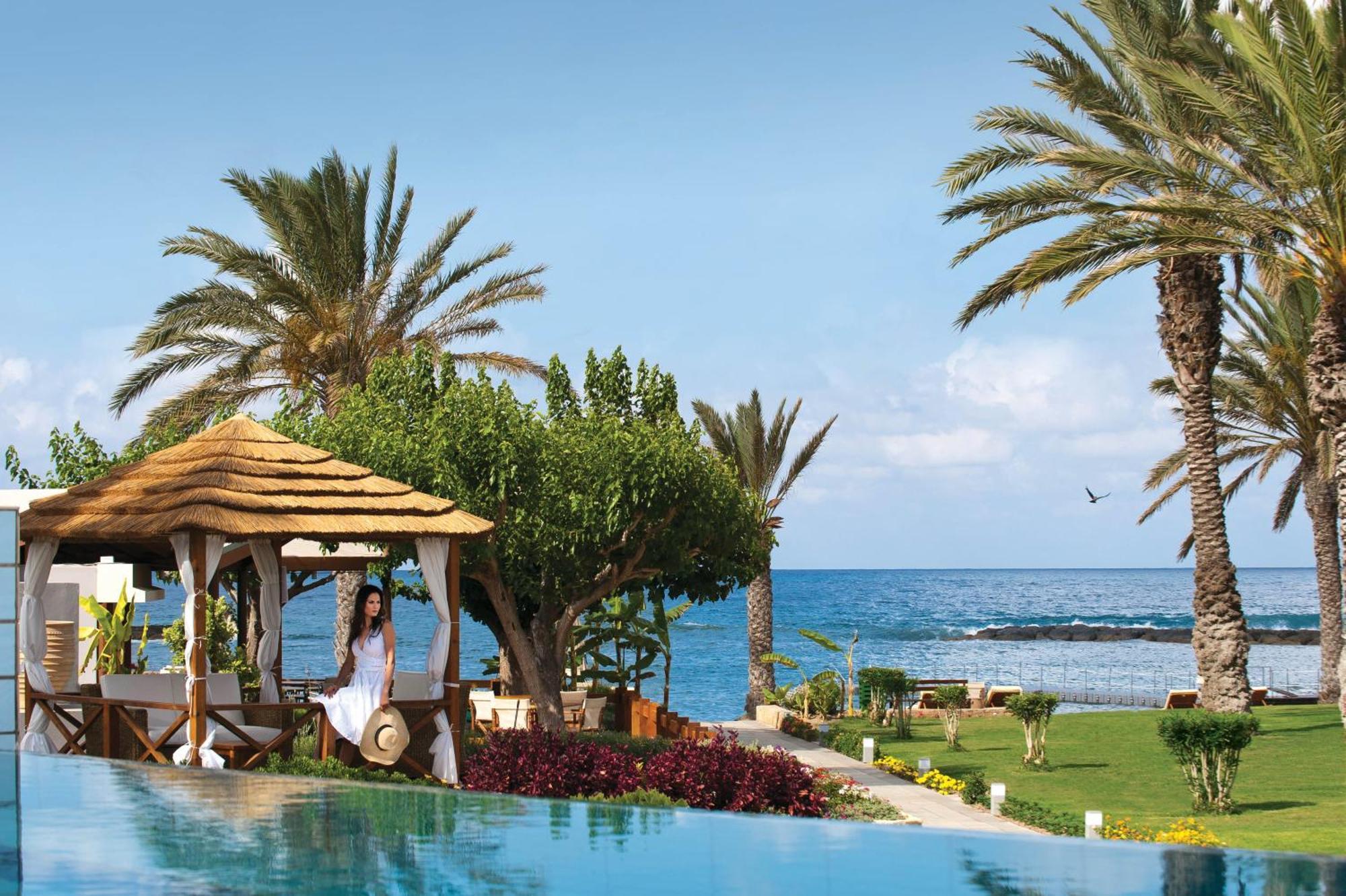 Special Offer - Executive One-Bedroom Suite with Sea View, Private Pool and VIP Airport Transfer , Entrance to the Executive Lounge of the Airports