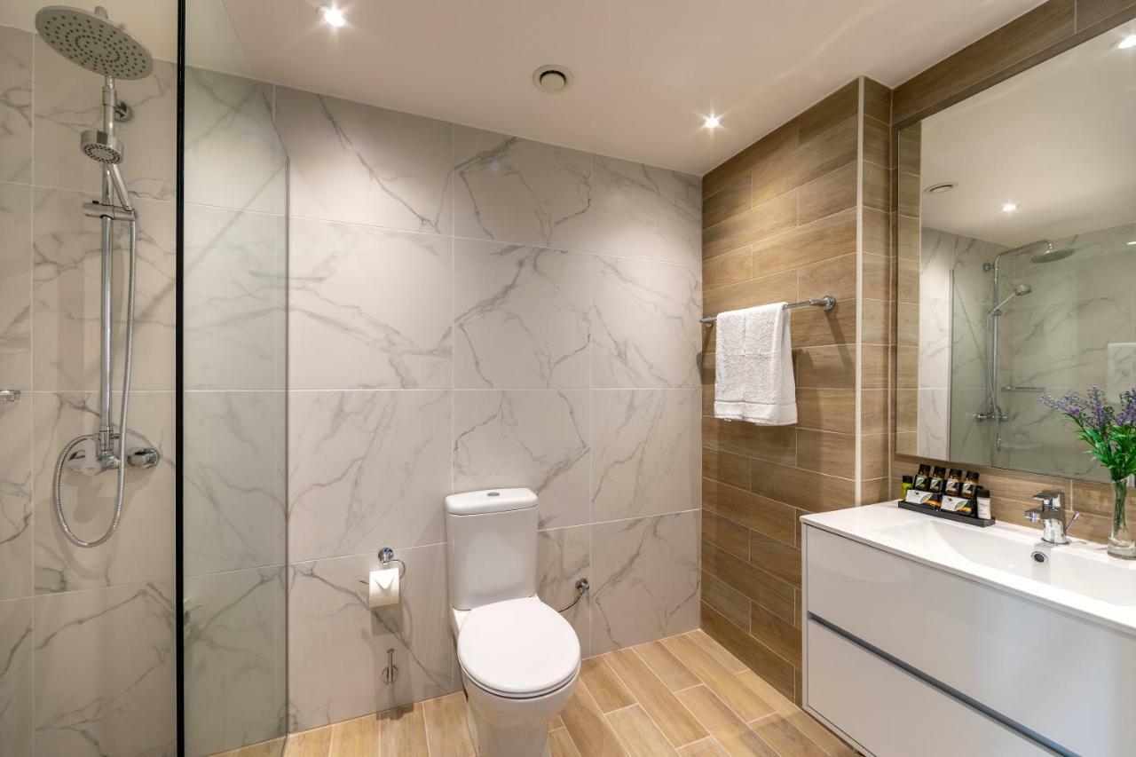Deluxe Room Executive Lounge Access