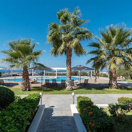 Royal Blue Hotel & Spa-3